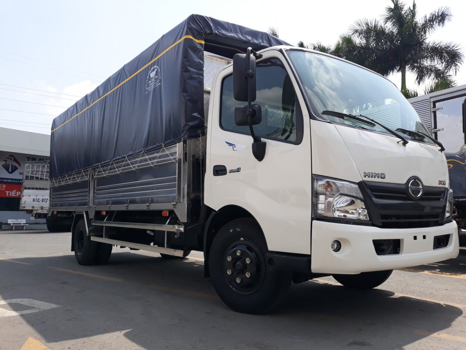 xe tải hino 3,5t tấn thùng mui bạt 5m3 xzu720l