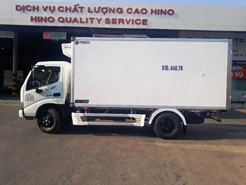 xe tải hino xzu650l 2 tấn thùng đông lạnh
